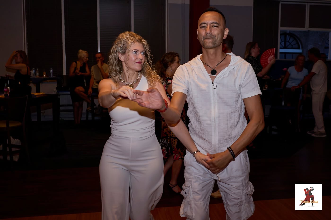 Dansen bij Tropical in De Dukdalf