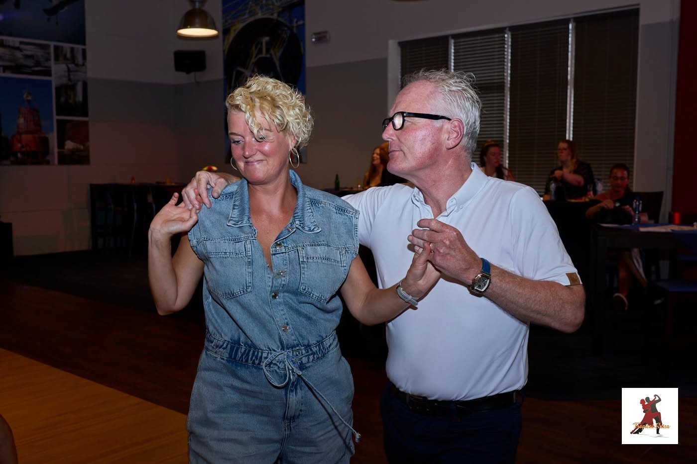 Dansen bij Tropical in De Dukdalf