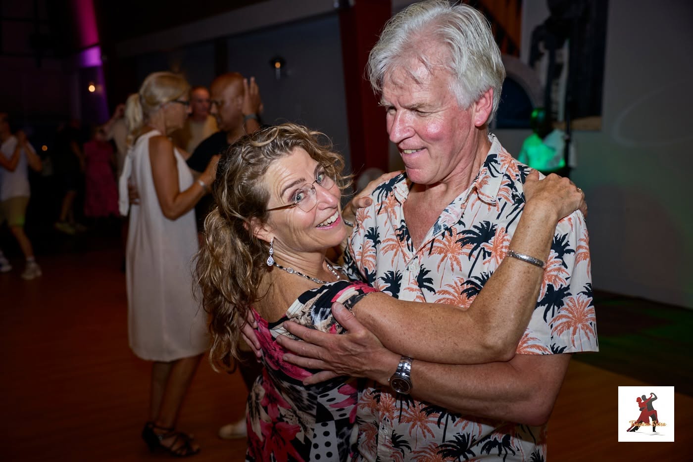 Dansen bij Tropical in De Dukdalf