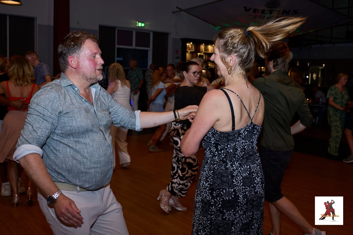 Dansen bij Tropical in De Dukdalf
